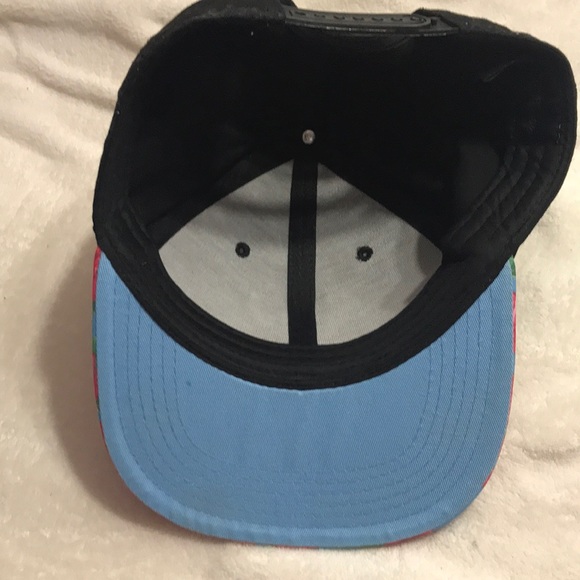 Never worn Hawaiian stitch hat - Picture 5 of 5